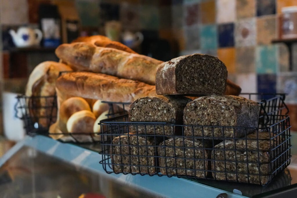 juoda duona su seklomis